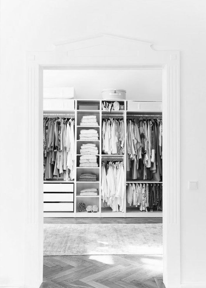Declutter & organise your wardrobe like a pro with our FREE downloadable checklist.